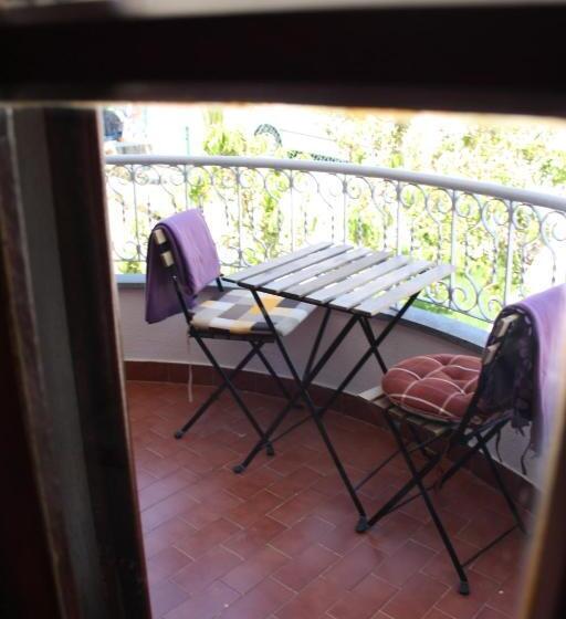 اتاق استاندارد با بالکن, Ericeira Chill Hill Hostel & Private Rooms   Peach Garden