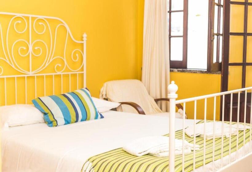 اتاق استاندارد با سرویس بهداشتی مشترک, Ericeira Chill Hill Hostel & Private Rooms   Peach Garden