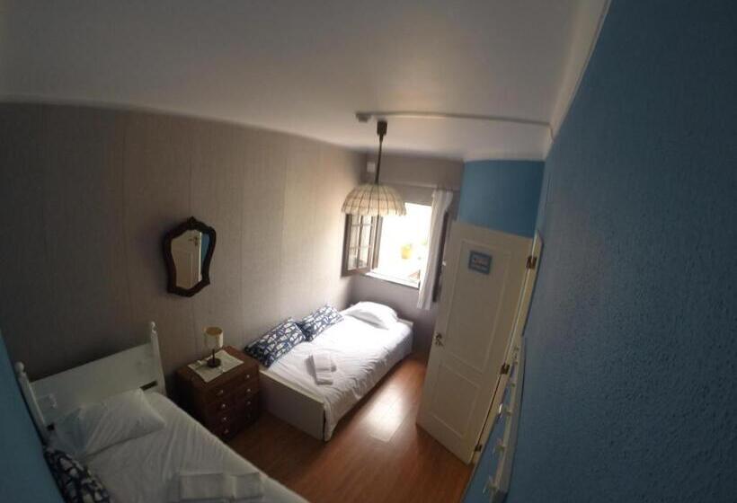 اتاق استاندارد با سرویس بهداشتی مشترک, Ericeira Chill Hill Hostel & Private Rooms   Peach Garden