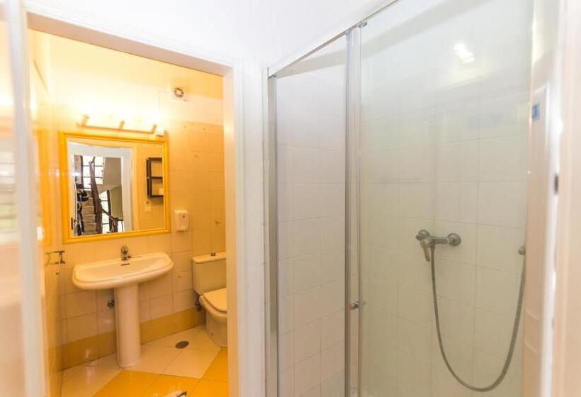 Номер Стандарт Совместная Ванная, Ericeira Chill Hill Hostel & Private Rooms   Peach Garden