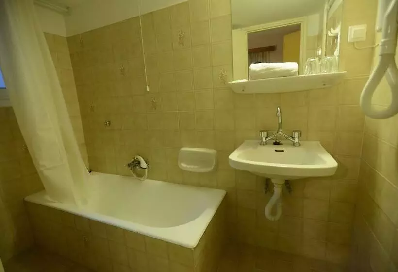 Habitació Triple Estàndard, Argo