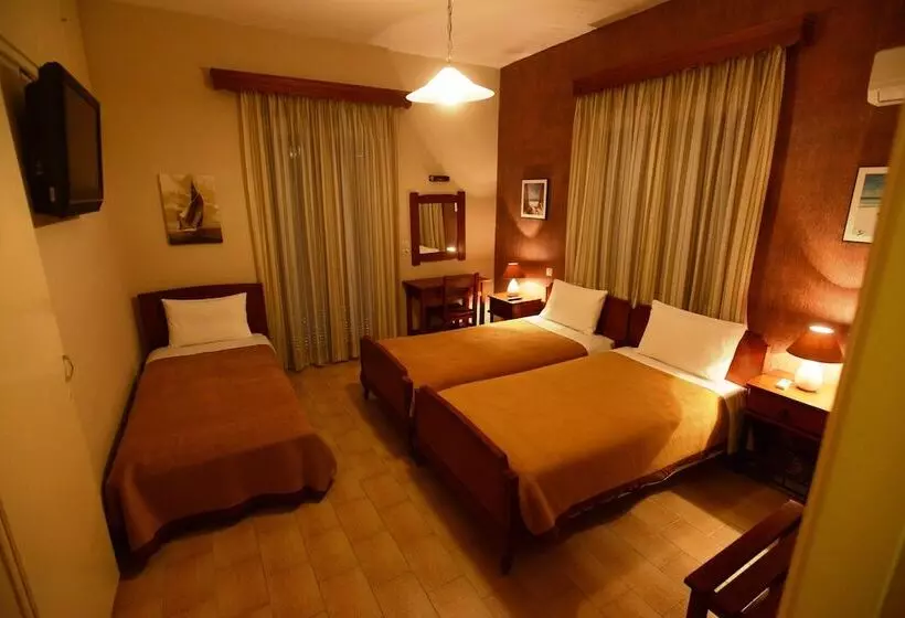 Habitació Triple Estàndard, Argo