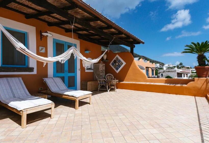 סוויטת ג'וניור נוף לים, Mamma Santina