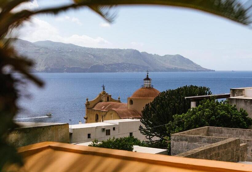 סוויטת ג'וניור נוף לים, Mamma Santina