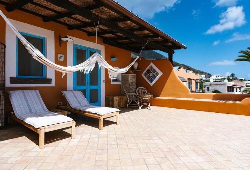 סוויטת ג'וניור נוף לים, Mamma Santina