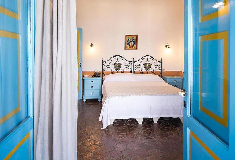 סוויטת ג'וניור נוף לים, Mamma Santina