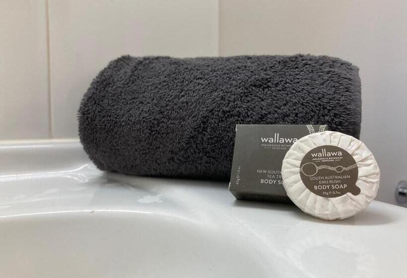 سوییت, Mia Mia House In The Desert