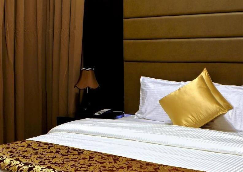 スタンダードスタジオ, Paragon Hotel Apartments