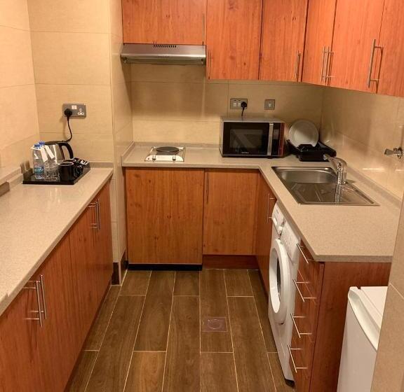 スタンダードスタジオ, Paragon Hotel Apartments