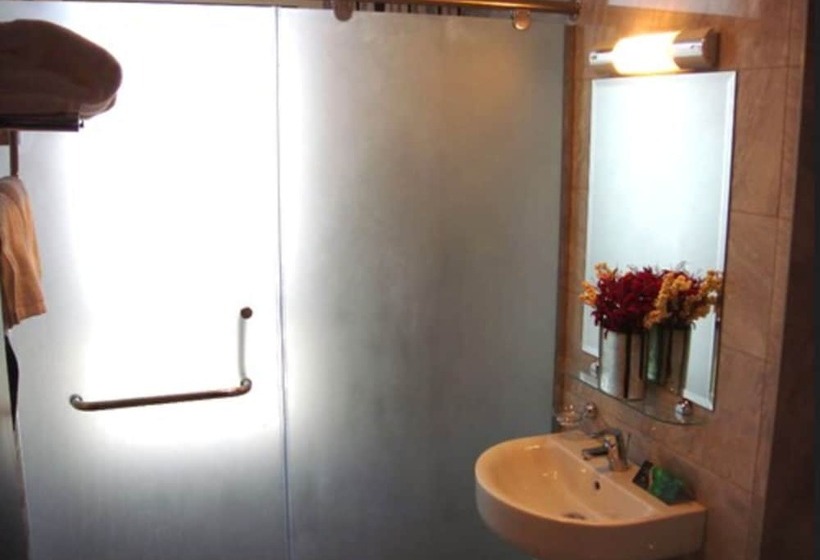 スタンダードスタジオ, Paragon Hotel Apartments