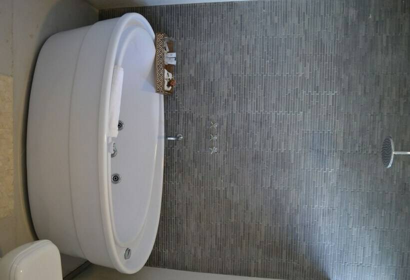 بنجلو سوبيريور, St Michel Wellness