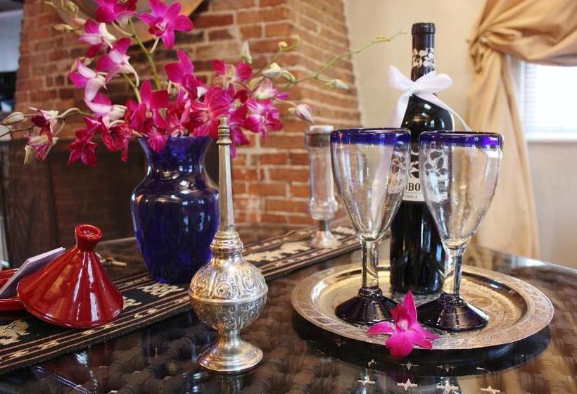 스위트 킹사이즈 침대, Moroccan Boutique Guest House