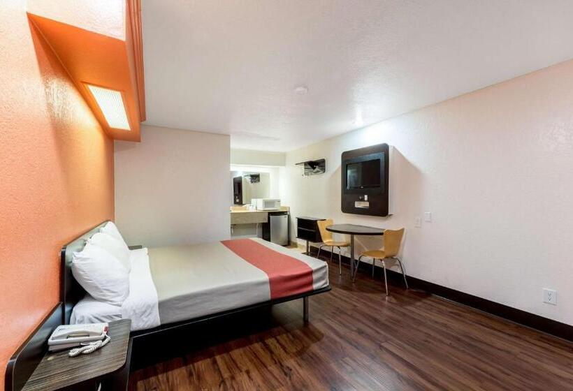 اتاق استاندارد با تخت بزرگ, Motel 6 San Antonio, Tx   Frost Bank Center