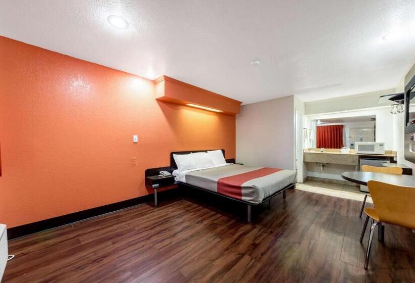 اتاق استاندارد با تخت بزرگ, Motel 6 San Antonio, Tx   Frost Bank Center