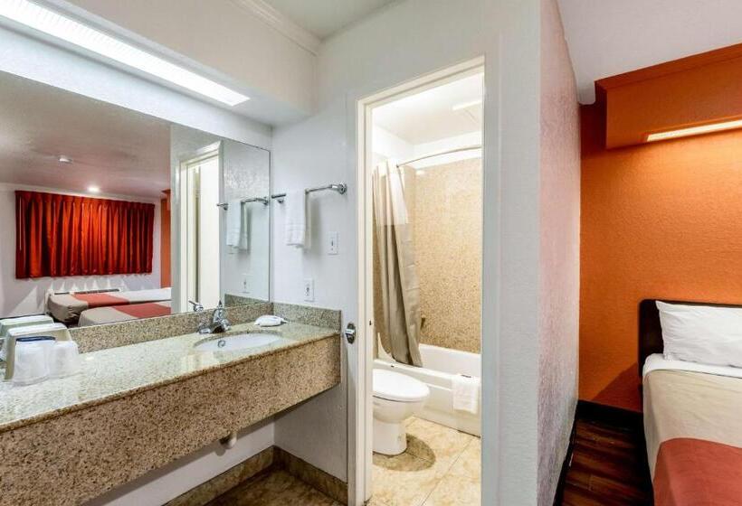 اتاق استاندارد چهار تخته, Motel 6 San Antonio, Tx   Frost Bank Center