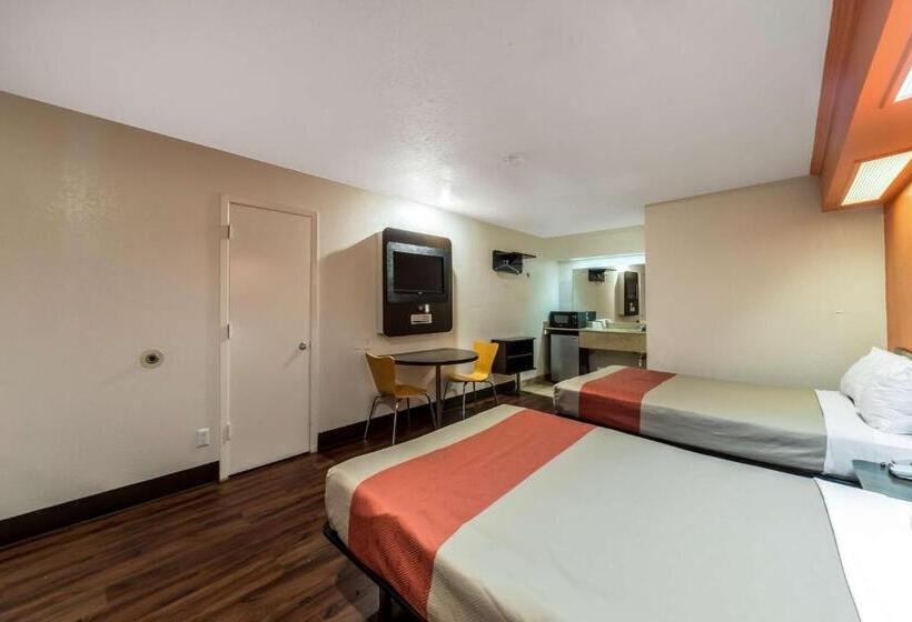 اتاق استاندارد چهار تخته, Motel 6 San Antonio, Tx   Frost Bank Center