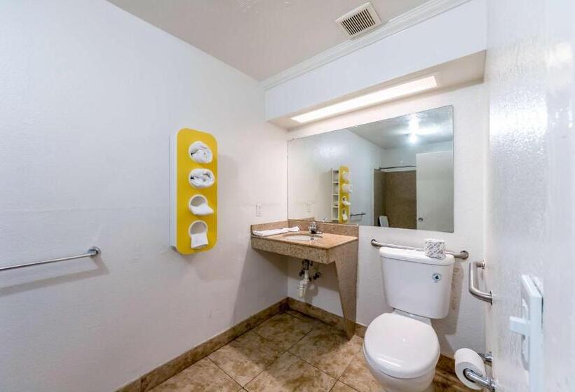 اتاق استاندارد با تخت بزرگ برای معلولان, Motel 6 San Antonio, Tx   Frost Bank Center