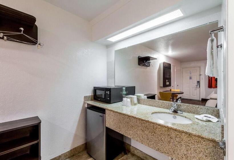 اتاق استاندارد با تخت بزرگ برای معلولان, Motel 6 San Antonio, Tx   Frost Bank Center