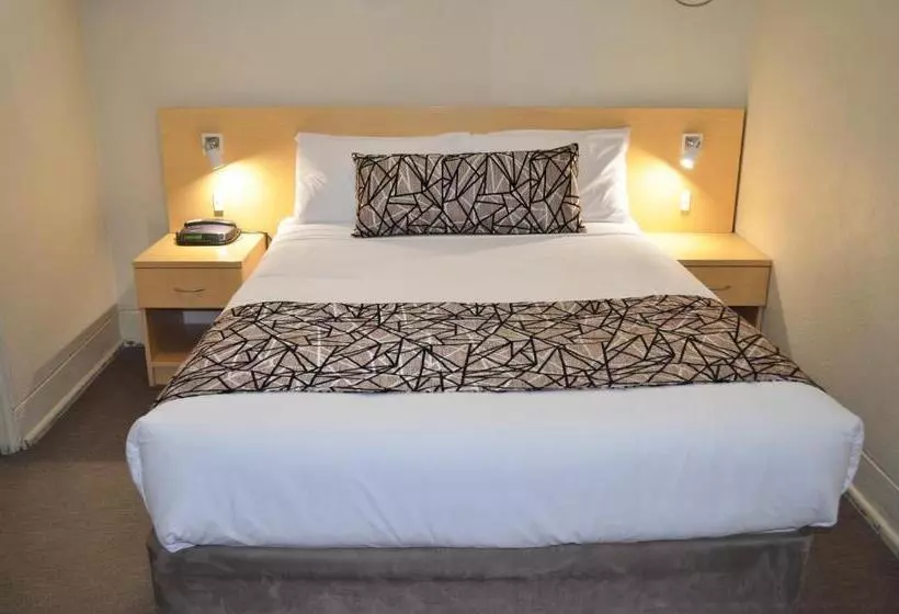 Quarto Basic Individual, Bathurst Motor Inn
