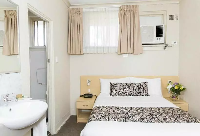 Quarto Basic Individual, Bathurst Motor Inn