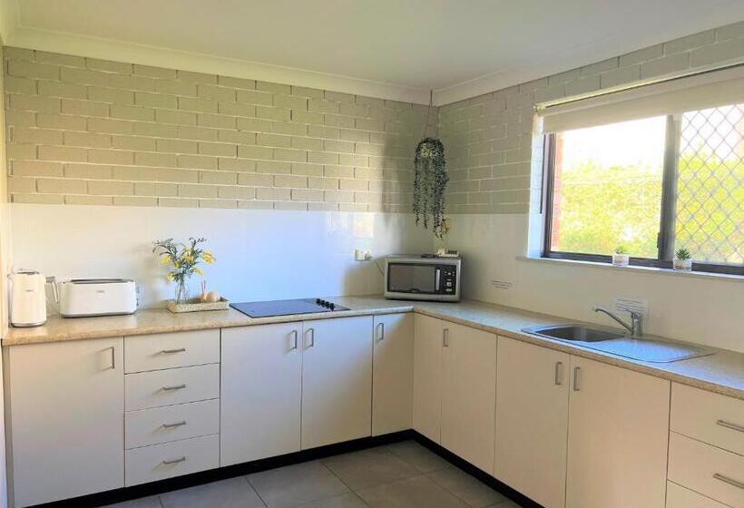 דירת שני חדרים, Bathurst Motor Inn