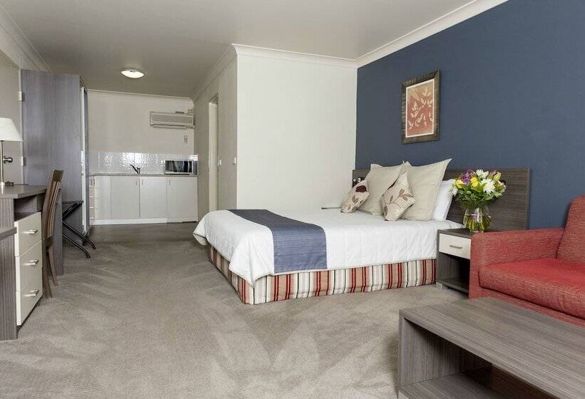 استودیوی استاندارد, Bathurst Motor Inn