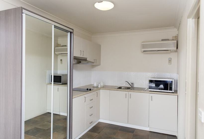 استودیوی استاندارد, Bathurst Motor Inn