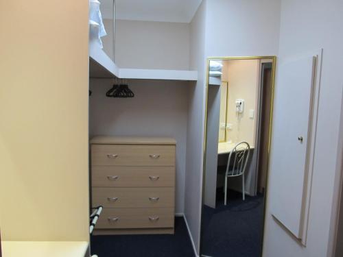 اتاق استاندارد, Sunpalms Motel