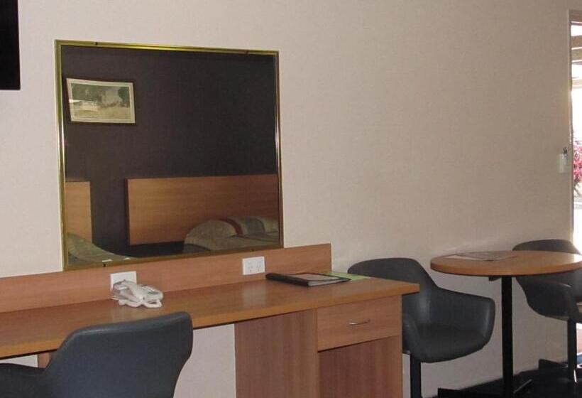 패밀리 룸, Sunpalms Motel