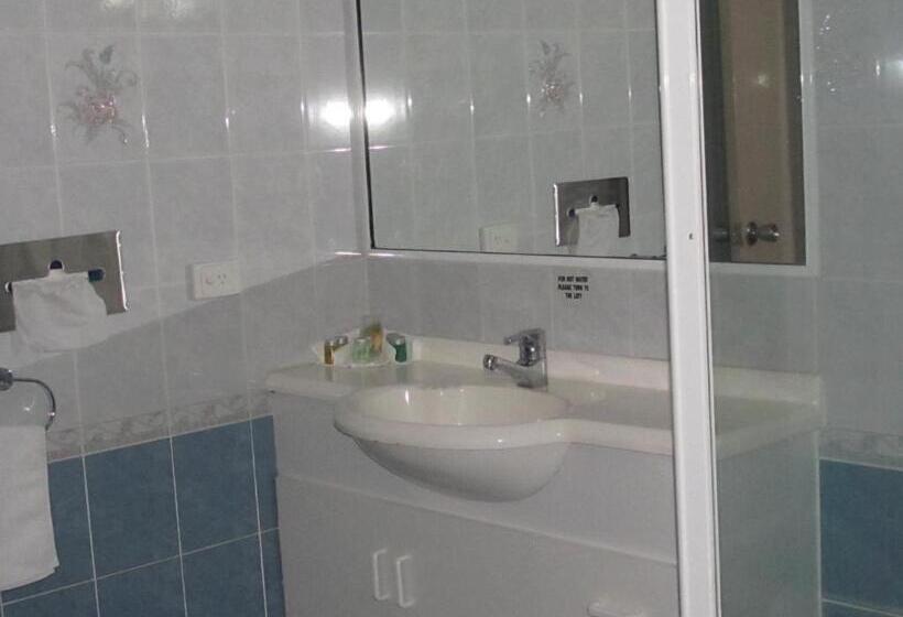 اتاق خانوادگی, Sunpalms Motel