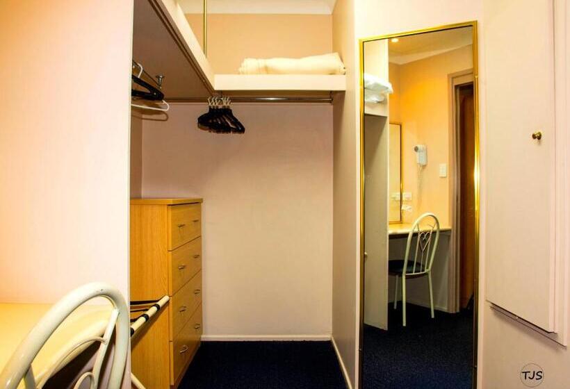 اتاق استاندارد, Sunpalms Motel