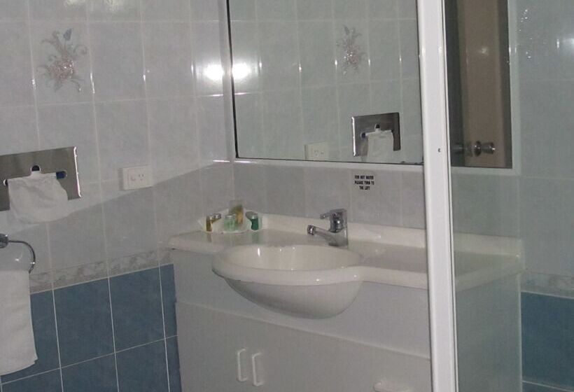 اتاق خانوادگی, Sunpalms Motel