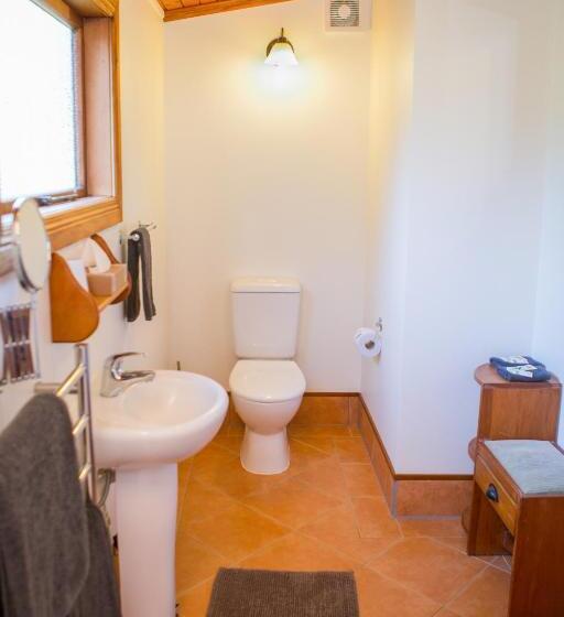 منزل غرفة نوم واحدة, The Church Accommodation