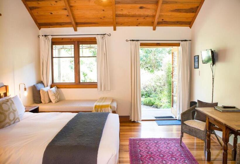 منزل غرفة نوم واحدة, The Church Accommodation