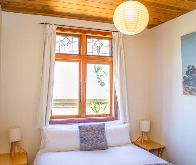 منزل 3 غرف نوم, The Church Accommodation