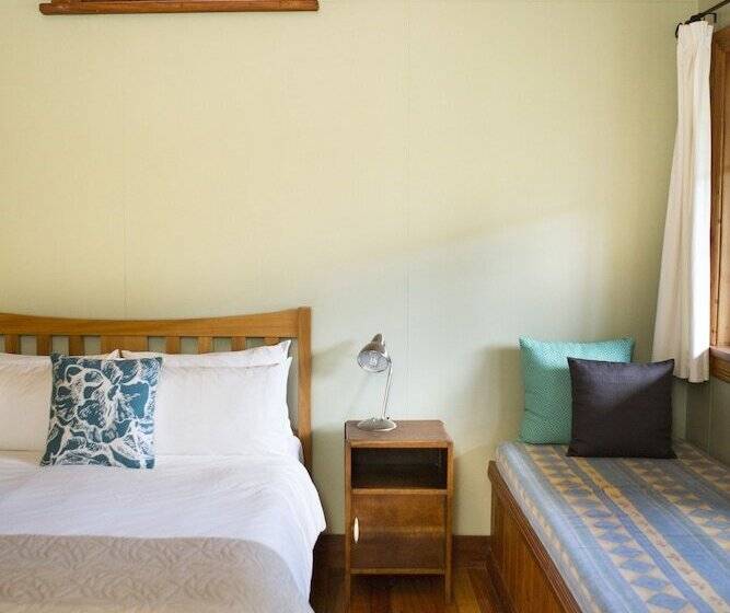 منزل غرفة نوم واحدة, The Church Accommodation