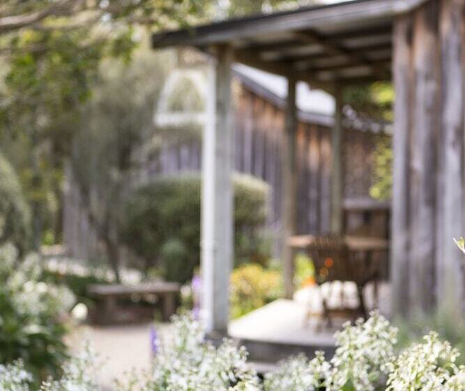 منزل غرفة نوم واحدة, The Church Accommodation