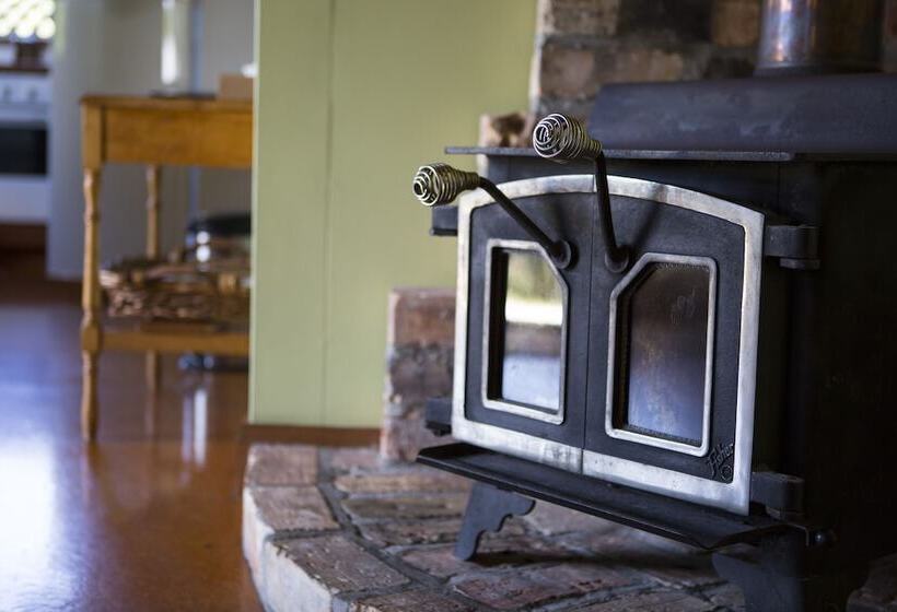 منزل 3 غرف نوم, The Church Accommodation