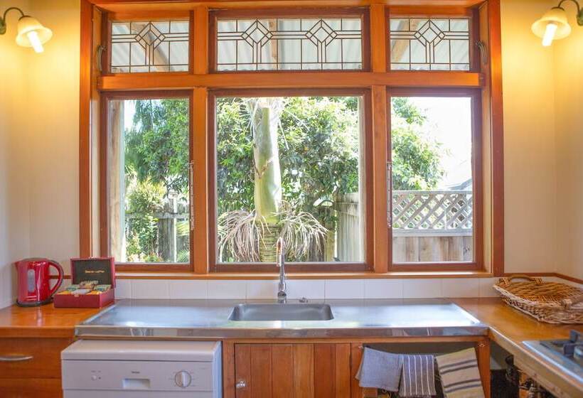 منزل 3 غرف نوم, The Church Accommodation