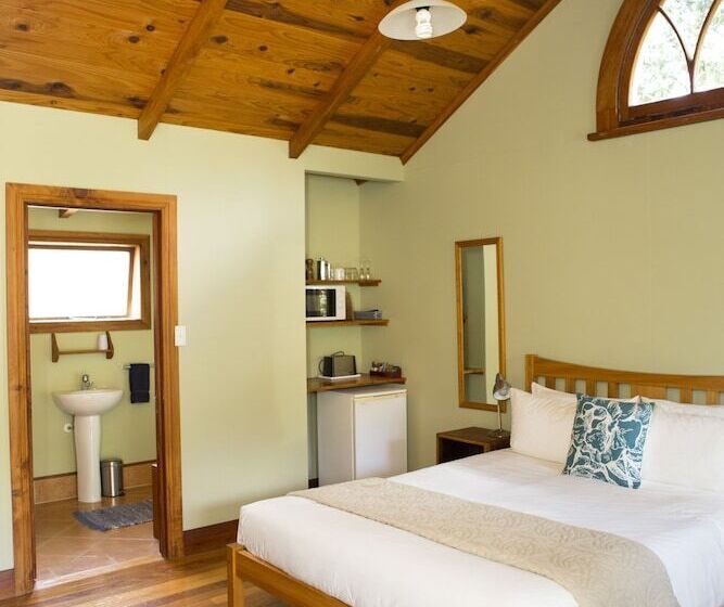 منزل غرفة نوم واحدة, The Church Accommodation