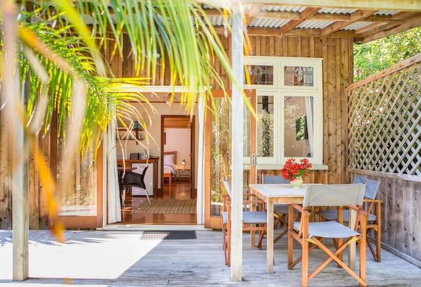 منزل غرفة نوم واحدة, The Church Accommodation