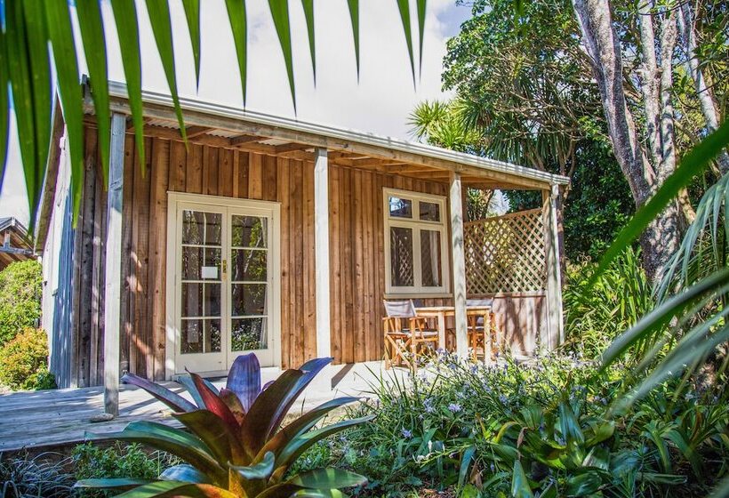 منزل غرفة نوم واحدة, The Church Accommodation