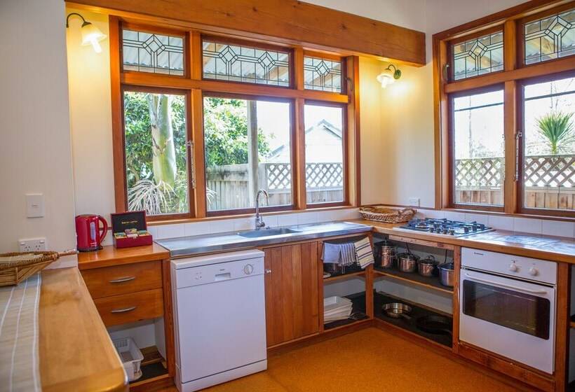 منزل 3 غرف نوم, The Church Accommodation