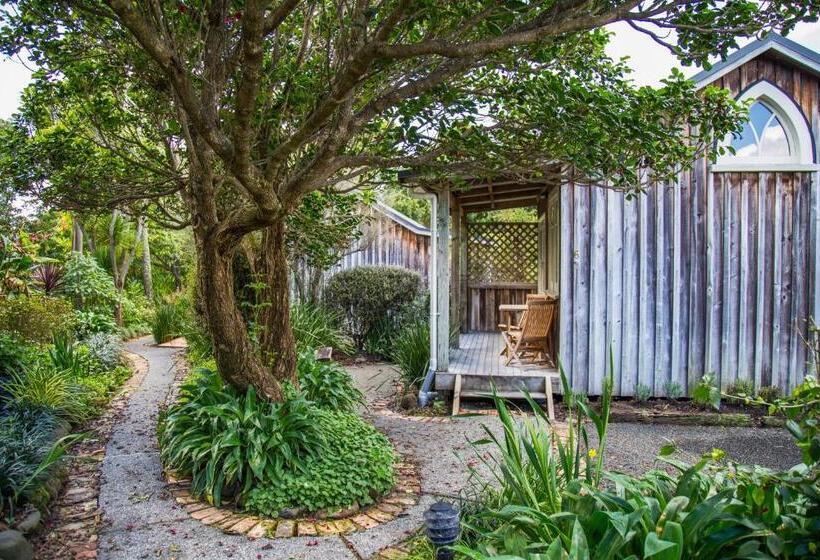 منزل غرفة نوم واحدة, The Church Accommodation