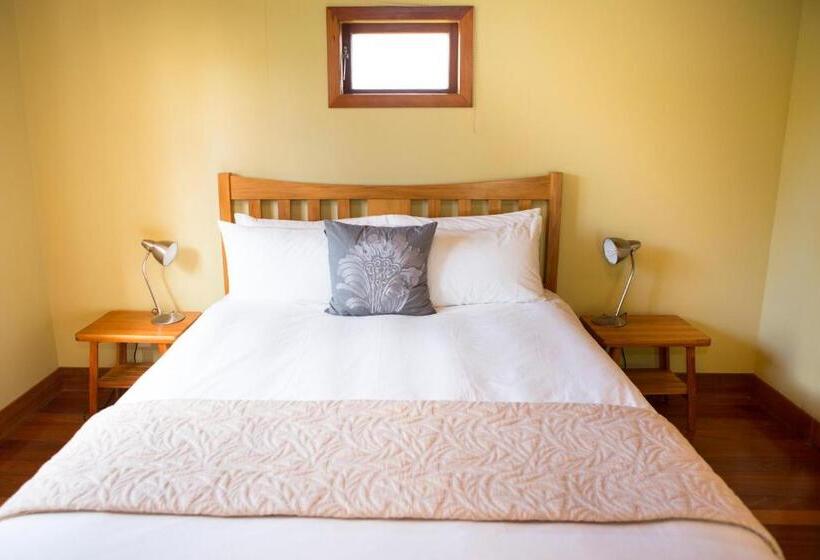 منزل غرفة نوم واحدة, The Church Accommodation