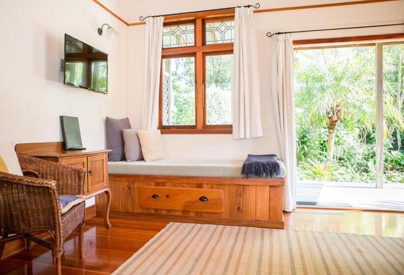 منزل غرفة نوم واحدة, The Church Accommodation