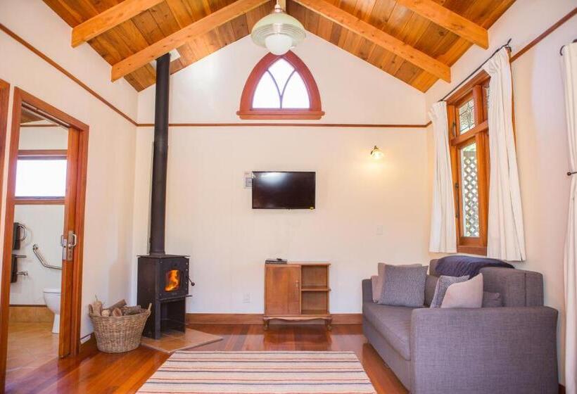 منزل غرفة نوم واحدة, The Church Accommodation