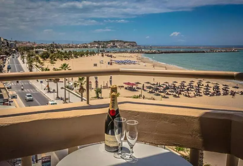 海の見えるスタンダードスタジオ, Theo Beach Hotel Apartments