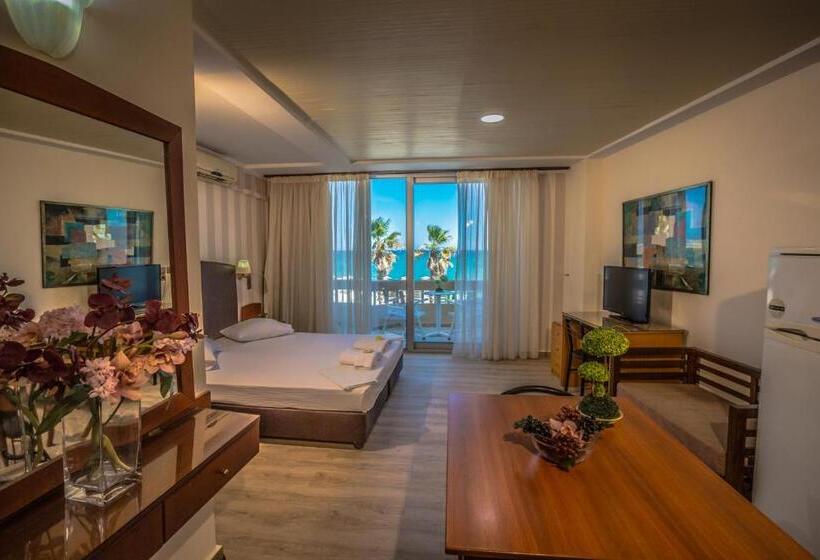 海の見えるスタンダードスタジオ, Theo Beach Hotel Apartments