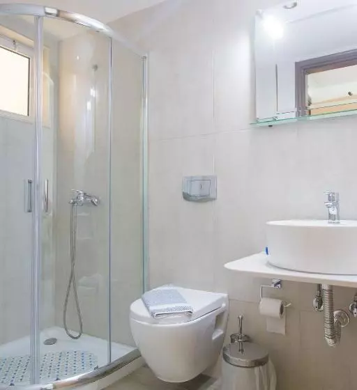スタンダードスタジオ, Theo Beach Hotel Apartments